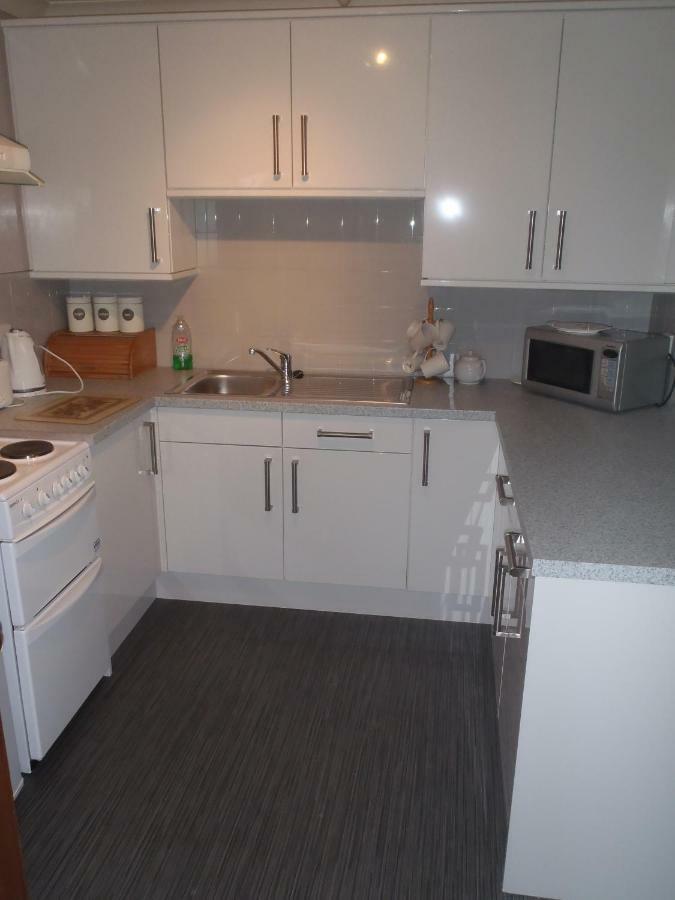 Gables Court Holiday Apartments สวาเนจ ภายนอก รูปภาพ