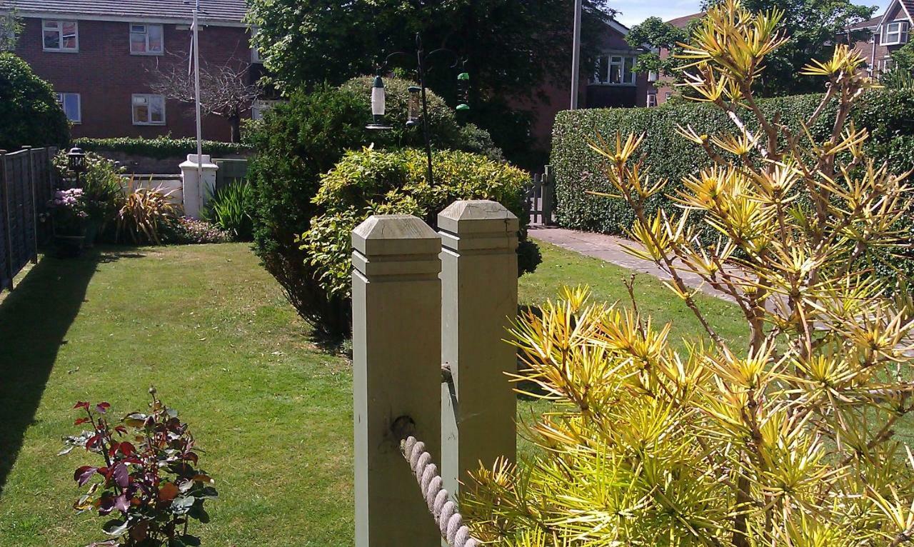 Gables Court Holiday Apartments สวาเนจ ภายนอก รูปภาพ